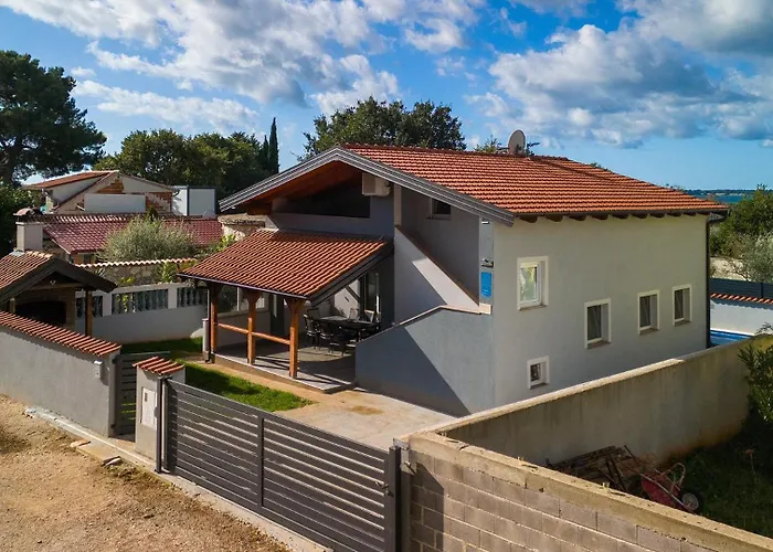 Gabrijela By Guide *